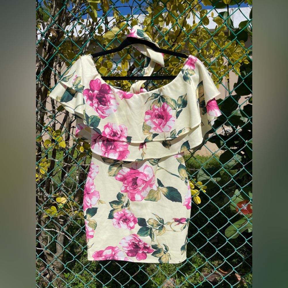 🛍 Floral Dress | Used like new 
$10.00 | Medium

DM for more info 📩